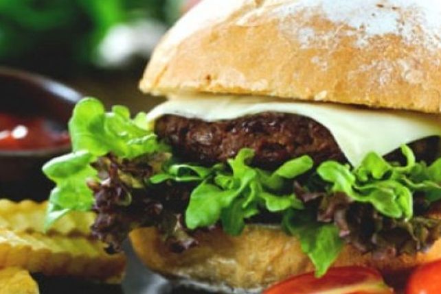 Un círculo vicioso: la comida chatarra provoca comer más comida chatarra