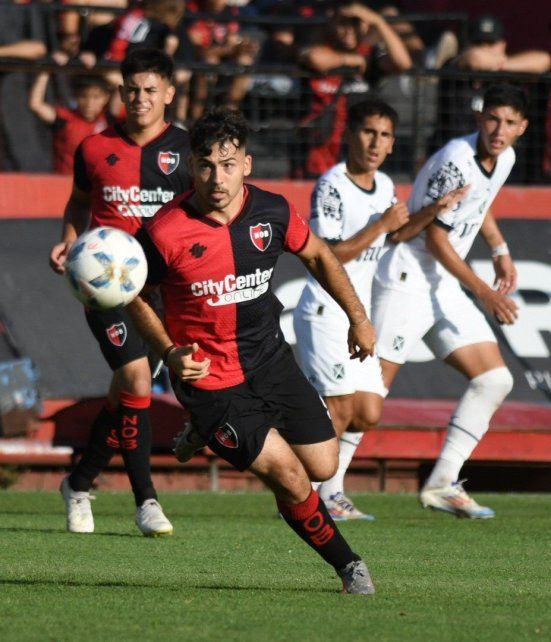 Jeremías Pérez Tica fue titular en Newells.