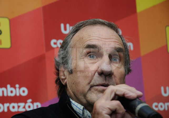 Reutemann cuestionó a Bonfatti por decir que las inundaciones fueron por canales clandestinos