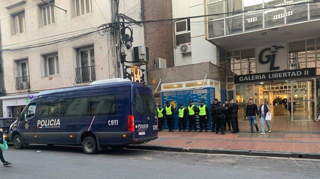 Un grupo de 15 hinchas caracterizados de Central estuvo en la práctica y habló con los jugadores