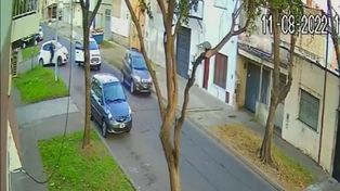 Imágenes captadas por una camara de videovigilancia de la cuadra de Saavedra y pasaje Alliaud.