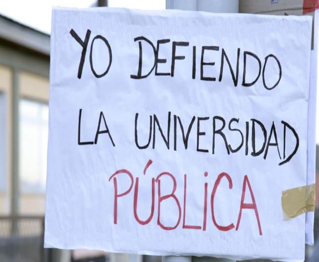 En una jornada histórica, Santa Fe marcha en defensa de la universidad pública En una jornada histórica, Santa Fe marcha en defensa de la universidad pública