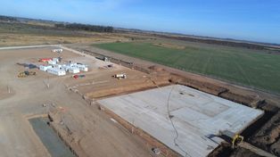 Con los primeros mil metros de cañería soterrada se marca el comienzo de una nueva era de cooperación entre las provincias de Santa Fe y Córdoba.