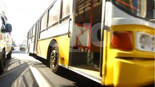 Apedrearon un colectivo de la línea C que va a Rincón