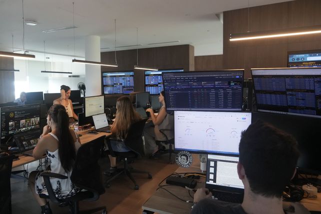 El equipo de Fiwind está compuesto por más de 50 personas que trabajan de forma directa para la empresa.