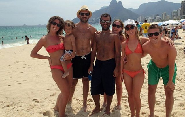 Son de acá. Numerosos turistas argentinos adquieren paquetes turísticos para veranear en las playas brasileñas.
