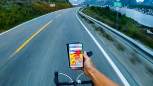 El curioso detalle en la foto de un ciclista que luego estalló en las redes