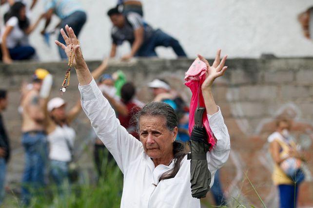 Caracas quedó partida en dos con las multitudinarias manifestaciones opositoras y el masivo acto de Maduro.