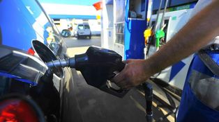 El precio de los combustibles. El buffer no elimina el costo: simplemente lo difiere en el tiempo.