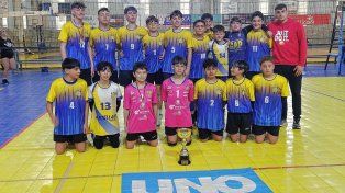 La Sub 14 de Paracao posó para la foto.