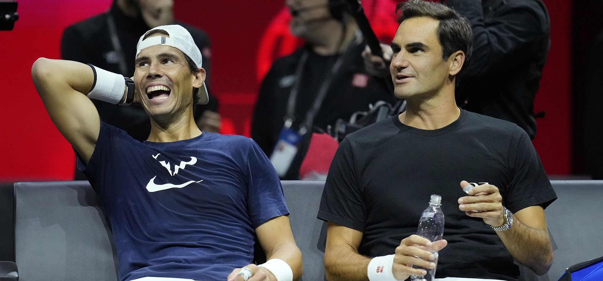 El suizo Roger Federer y el español Rafael Nadal asisten a una sesión de entrenamiento antes del torneo de tenis Laver Cup en el O2 de Londres, el jueves 22 de septiembre de 2022.