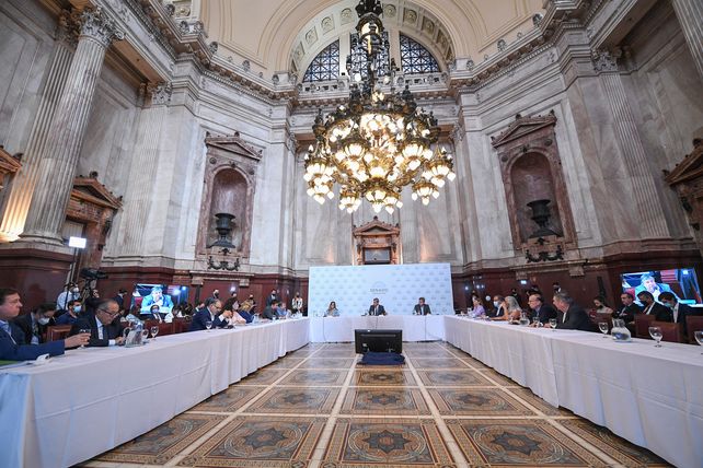 La comisión de Presupuesto del Senado aprobó el dictamen y el acuerdo con el FMI se trata el jueves en el recinto de sesiones.