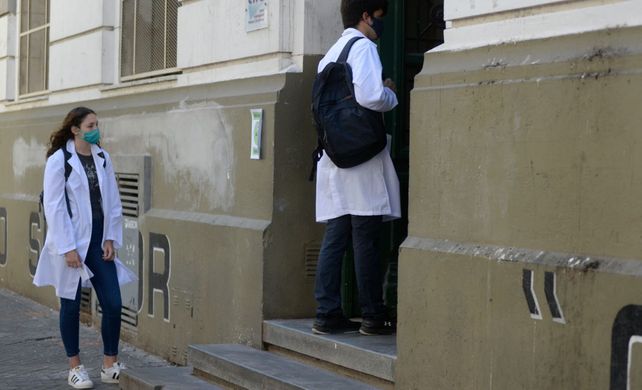 Algunos de los aspirantes al ingreso al Poli entrarán mañana por la misma puerta donde retomaron las clases días atrás los estudiantes de séptimo y quinto año.&nbsp;
