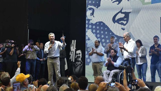 Macri en el acto por el Día Internacional de los Trabajadores junto al dirigente sindical Venegas.&nbsp;