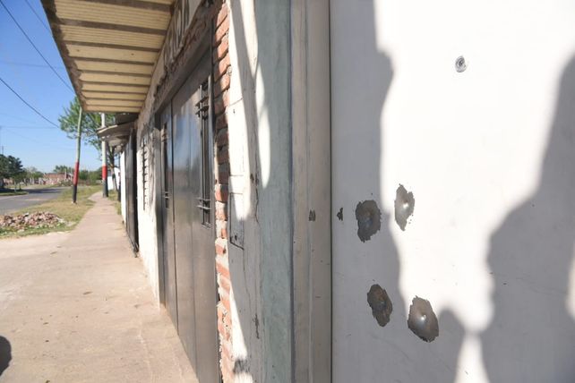 La vivienda atacada está muy cerca de una canchita de fútbol.&nbsp;