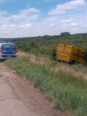 Un camión de caudales se accidentó en la autovía José Artigas