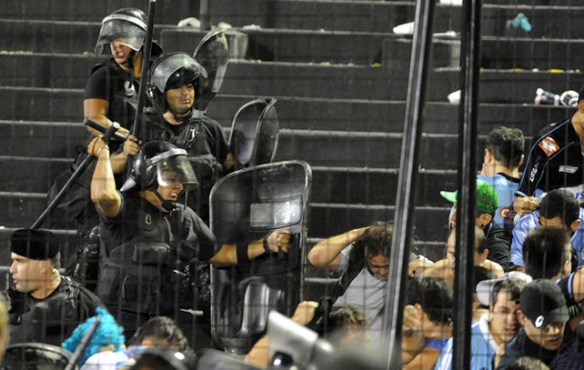 La violencia volvió a ganarle otra vez al fútbol en el final