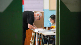 Baja participación electoral, poco voto joven y jornada tranquila en Santa Fe
