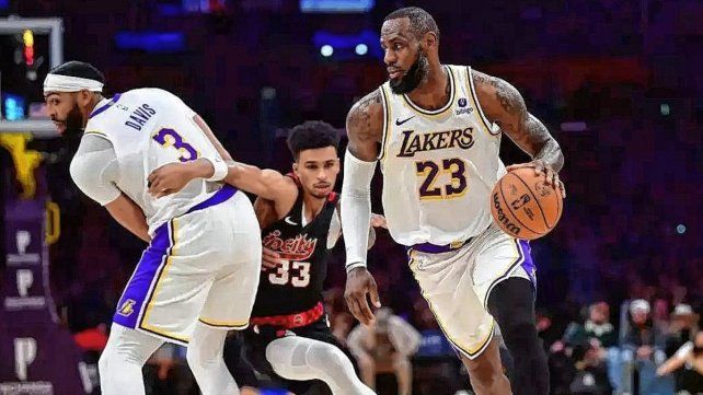 LeBron James fue figura en la goleada de los Lakers ante Portland por la fase regular de la NBA.