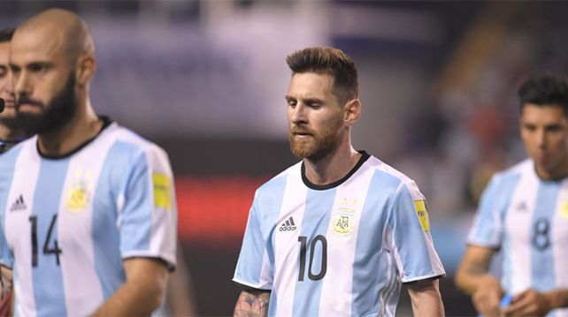 El gran gesto que tuvieron Messi y Mascherano tras el empate con Perú