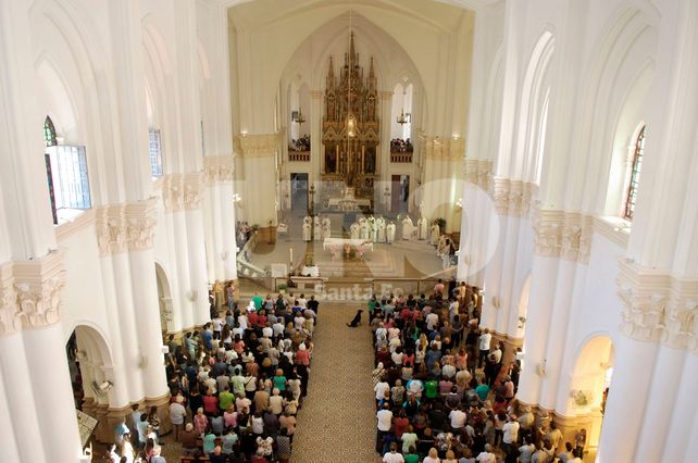 Fidelidad. Año a año miles de creyentes le demuestran su devoción y cariño a la Virgen. /Juan M. Baialardo