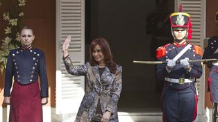 Cristina entregó el sable corvo de San Martín al Museo Nacional