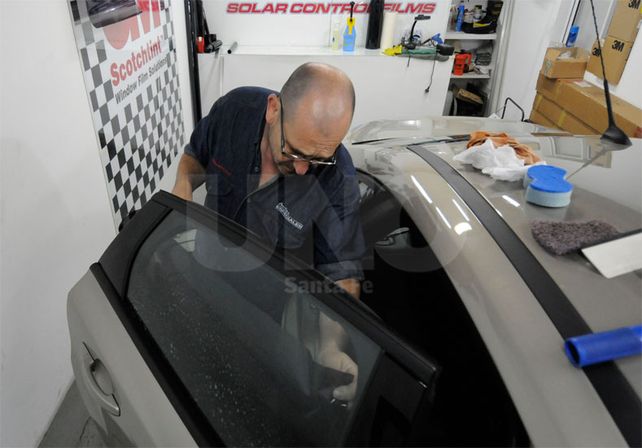 Sin láminas. El Ejecutivo provincial considera que no contribuyen a mejorar la seguridad vial / Foto: Manuel Testi - Uno Santa Fe