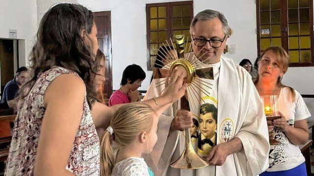 El padre Walter Minigutti expresó su tristeza por el hecho.