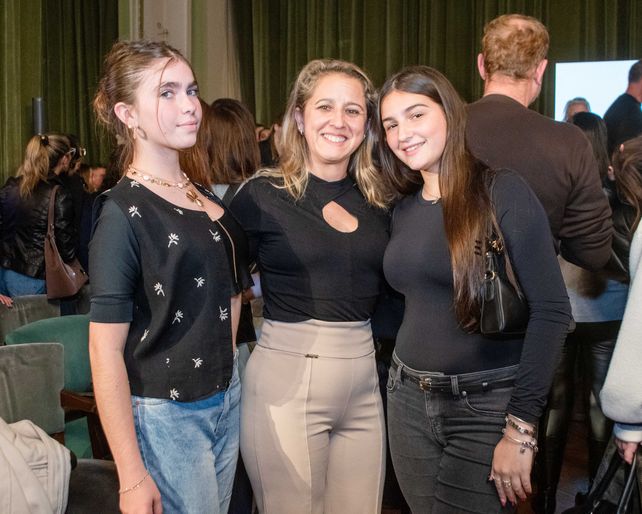 Primer Desfile Multimarca en el teatro El Círculo