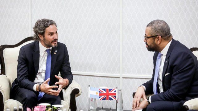 El canciller Santiago Cafiero le notificó hoy a su par británico