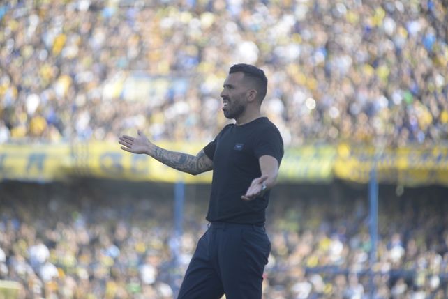 Tevez avisó que desea seguir en Central tras el empate contra Colón. La dirigencia ya trabaja para sumar los refuerzos que pidió el DT.