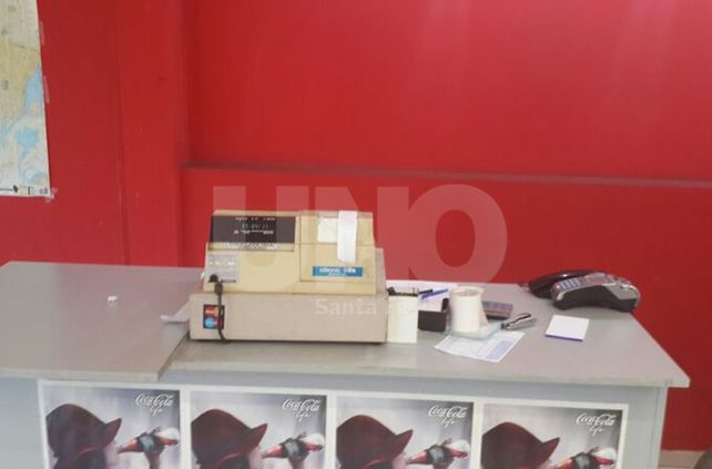 Local de comidas “Morena” ubicado en la esquina suroeste de Bulevar Pellegrini y 25 de Mayo.