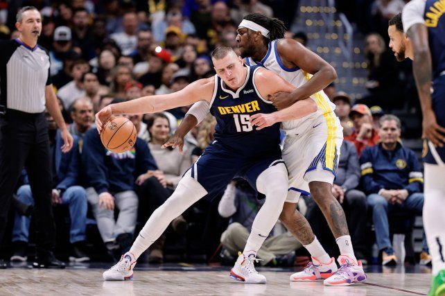 Jokic la rompió en el triunfo de Denver ante Golden State