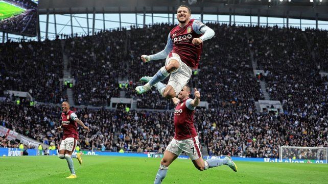 Con el Dibu Martínez en el banco