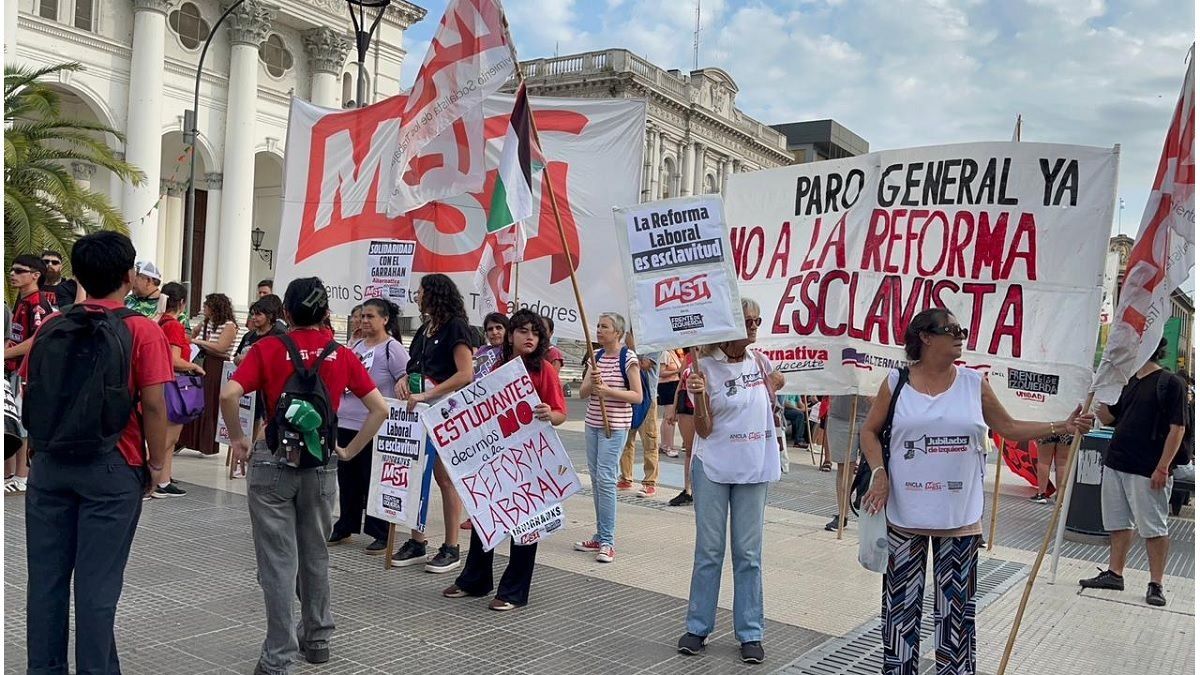 En Paraná hubo una movilización contra la Reforma Laboral del Gobierno nacional
