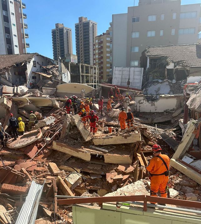 Derrumbe en Villa Gesell: bomberos santafesinos regresan con la satisfacción del deber cumplido