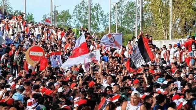 Banderazo de los hinchas de River