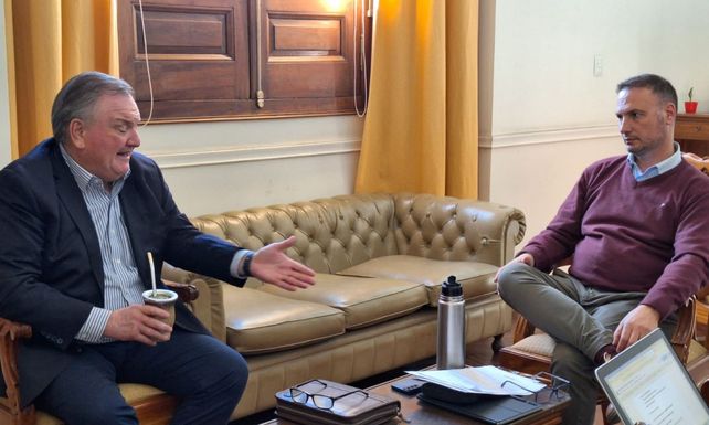 El Senador Felipe Michlig analizó con el ministro Enrico la marcha de la obra públicas en San Cristóbal El Senador Felipe Michlig analizó con el ministro Enrico la marcha de la obra públicas en San Cristóbal