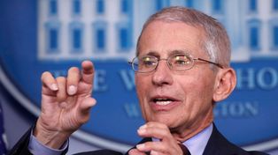 Fauci pidió evitar las grandes reuniones de fin de año y sugirió exigir la vacunación obligatoria a los que tomen vuelos de cabotaje.