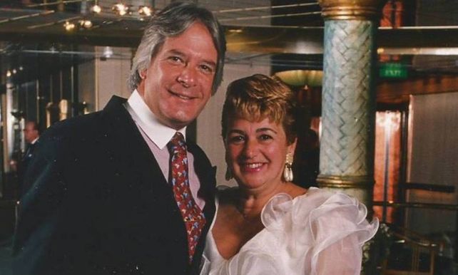 Víctima. Regina Whisper junto a su esposo