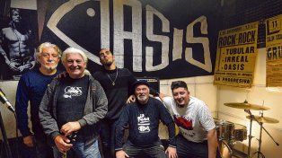 Los integrantes de Oasis son Juan Ramos, Omar Núñez, Leandro Núñez, Reynaldo Zambrano y Cristian Astbury.