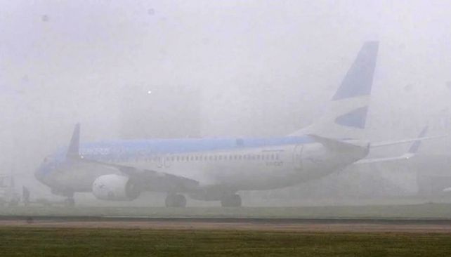La niebla afectó a más de un centenar de vuelos en Ezeiza y Aeroparque