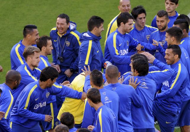 Boca entrenó en suelo pirata