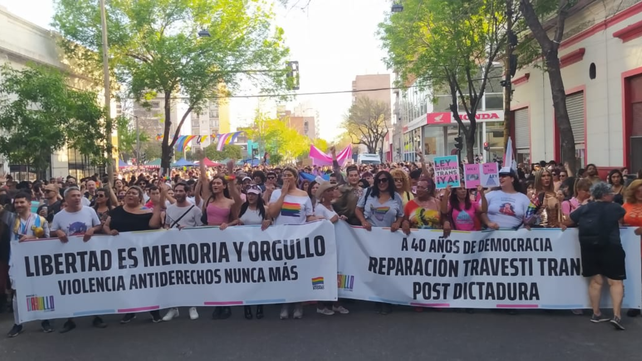 La Marcha del Orgullo tiño las calles del centro con mucho color y alegría.