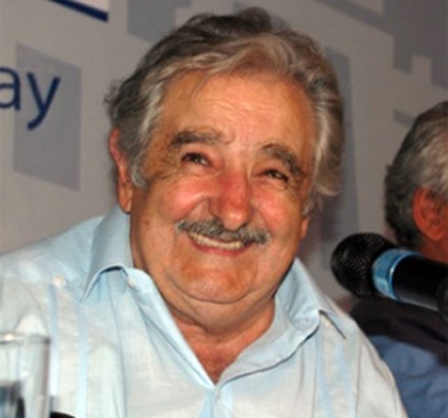 El presidente uruguayo dijo que enviará un proyecto sencillo al Parlamento.