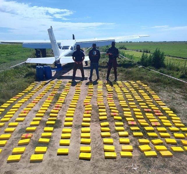 Mamita, perdoname: el ruego de la ex Miss Bolivia detenida en las islas del Paraná en un narcoavión