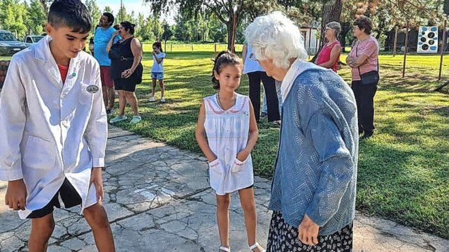 Visita. La piloto nacida en Gualeguaychú fue recibida en la escuela Nº4 (ex 16) el pasado viernes 17 de marzo.