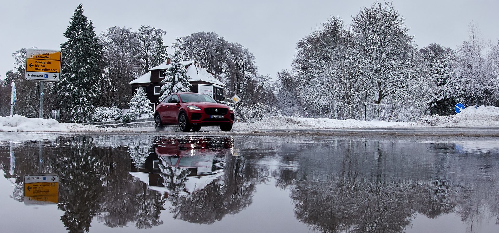 Árboles cubiertos de nieve se reflejan en un charco debido a la lluvia y la nieve derretida en la región de Taunus, cerca de Frankfurt, Alemania, el lunes 12 de enero de 2026. (Foto AP/Michael Probst) Árboles cubiertos de nieve se reflejan en un charco debido a la lluvia y la nieve derretida en la región de Taunus, cerca de Frankfurt, Alemania, el lunes 12 de enero de 2026. (Foto AP/Michael Probst)