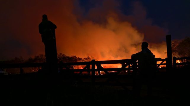 Bomberos de Corrientes y Entre Ríos amenazados con machetes por pobladores rurales a quienes intentaban ayudar