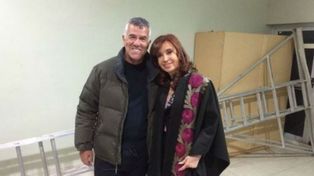 Cristina fue espectadora de lujo de la obra de Dady Brieva en un teatro de El Calafate